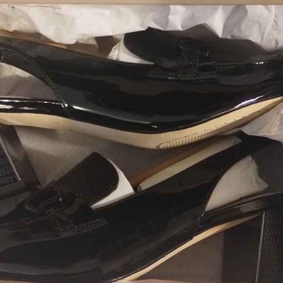 Donald Pliner - Picture 2 of 5